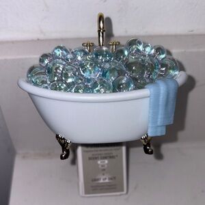 Bath & body Works wallflowers scent control  with light tub w/ bubbles new